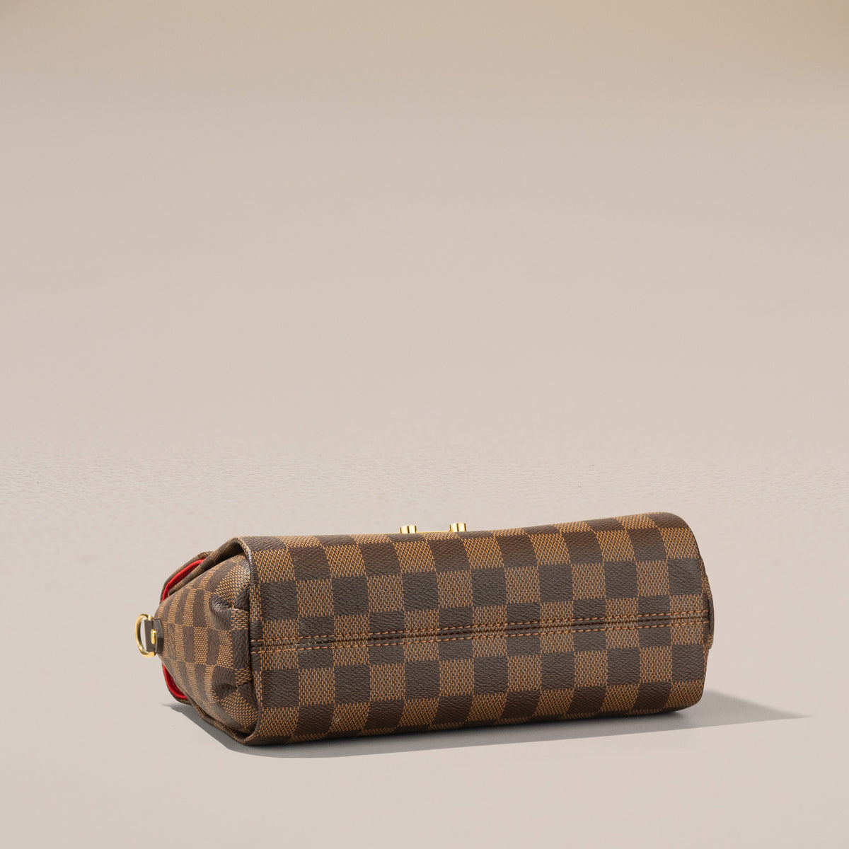 Louis Vuitton Croisette, Damier Ebene — base, angle