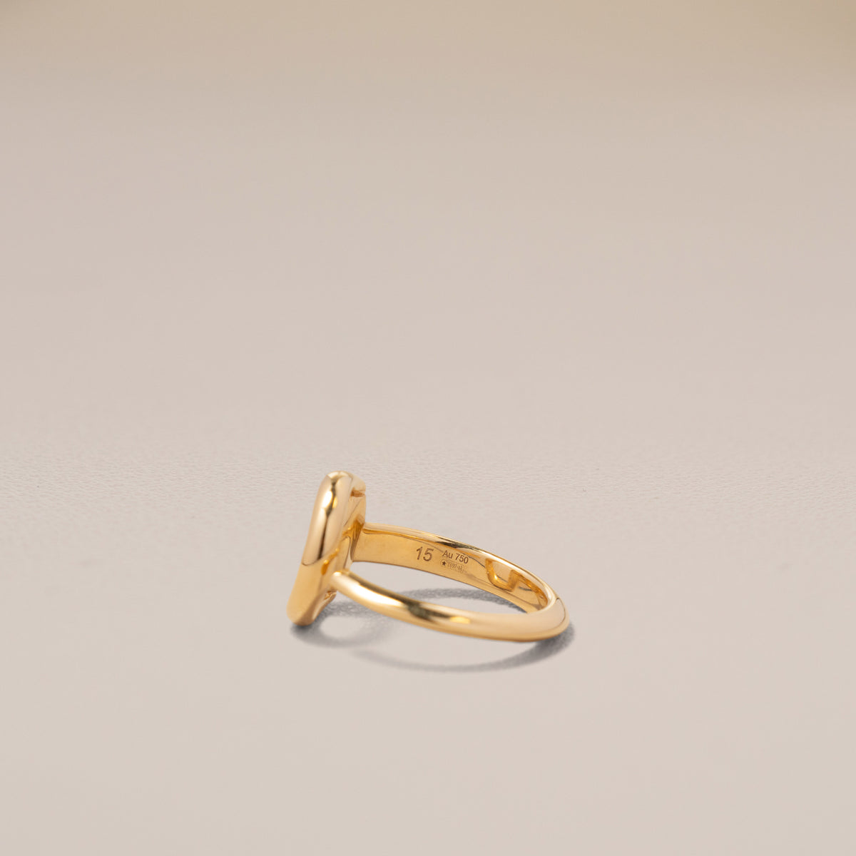 Gucci 18K Yellow Gold Horsebit Ring, Size 7¼ — side
