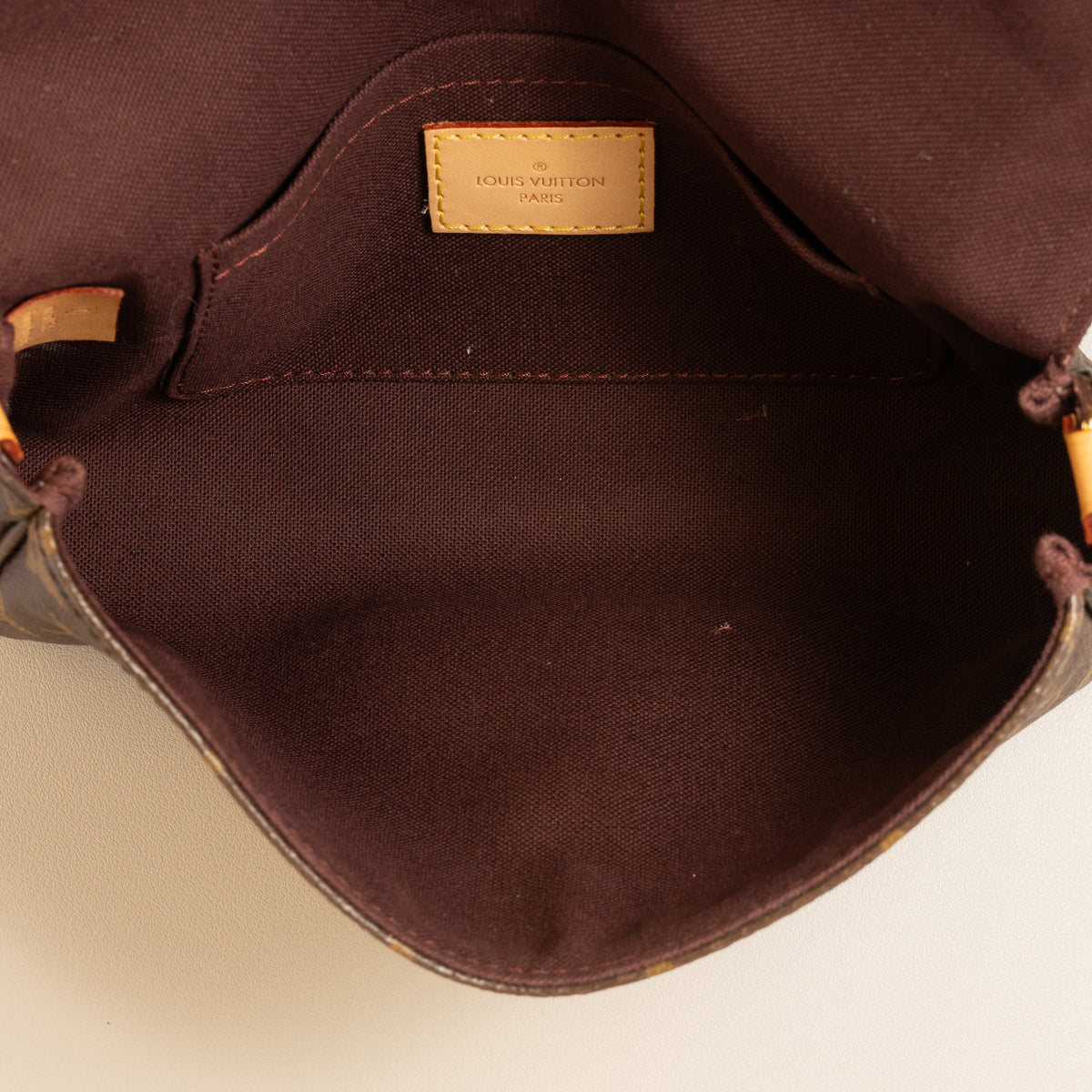Louis Vuitton Favorite PM, Monogram — interior