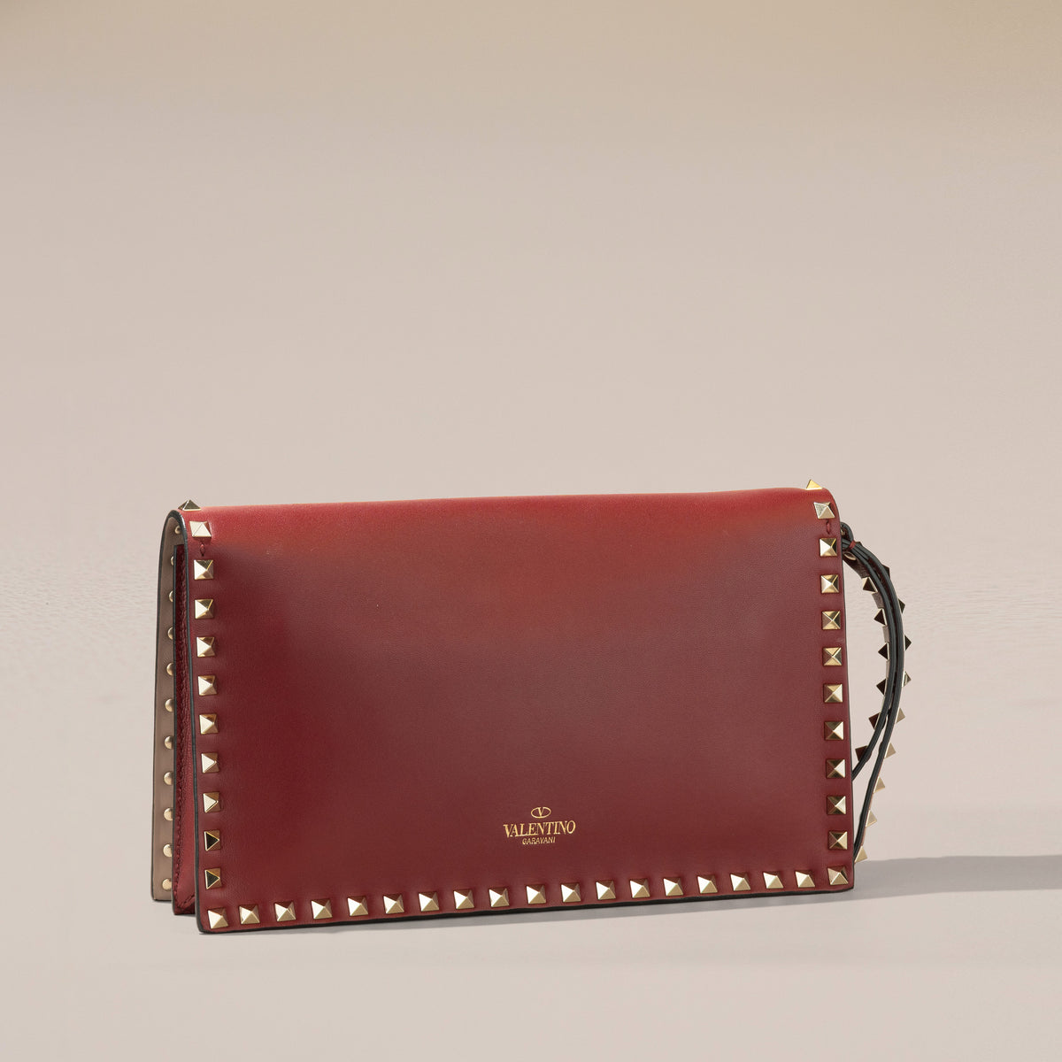 Valentino Garavani Rockstud Wristlet Clutch, Red Calfskin — angle