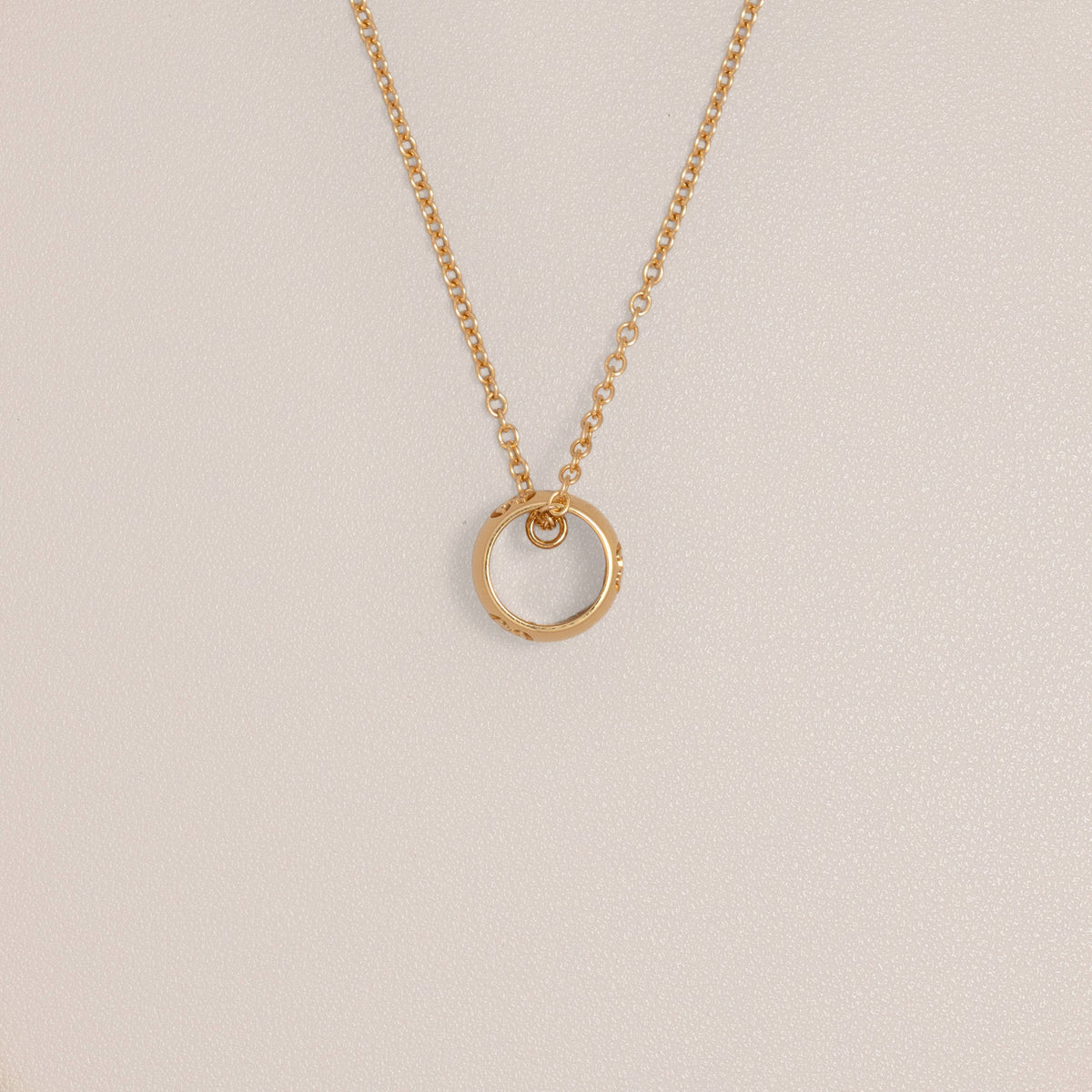 Gucci 18K Yellow Gold Icon GG Necklace — pendant, end on