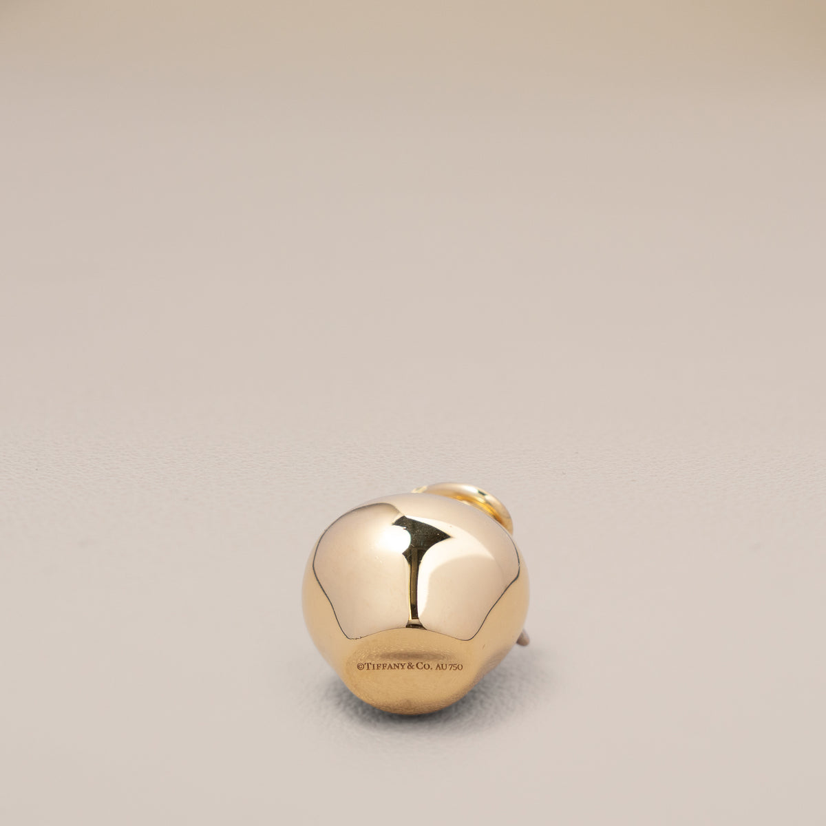 Tiffany & Co. 18K Yellow Gold Diamond Apple Charm — detail