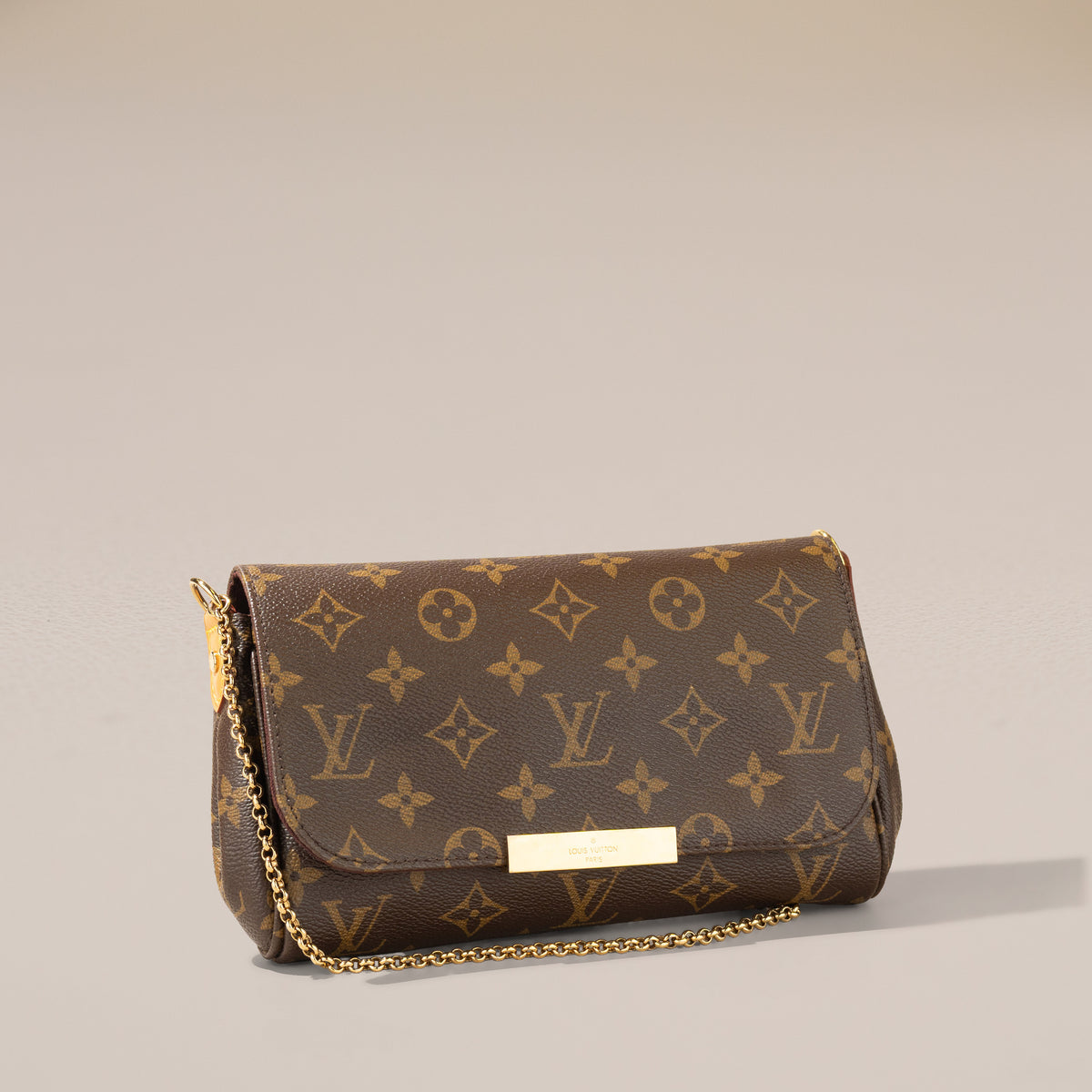 Louis Vuitton Favorite PM, Monogram — angle
