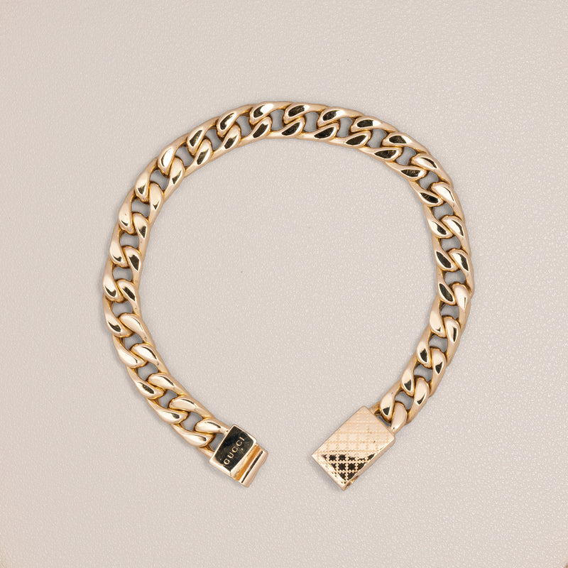 Gucci 18K Yellow Gold Curb Link Bracelet — detail