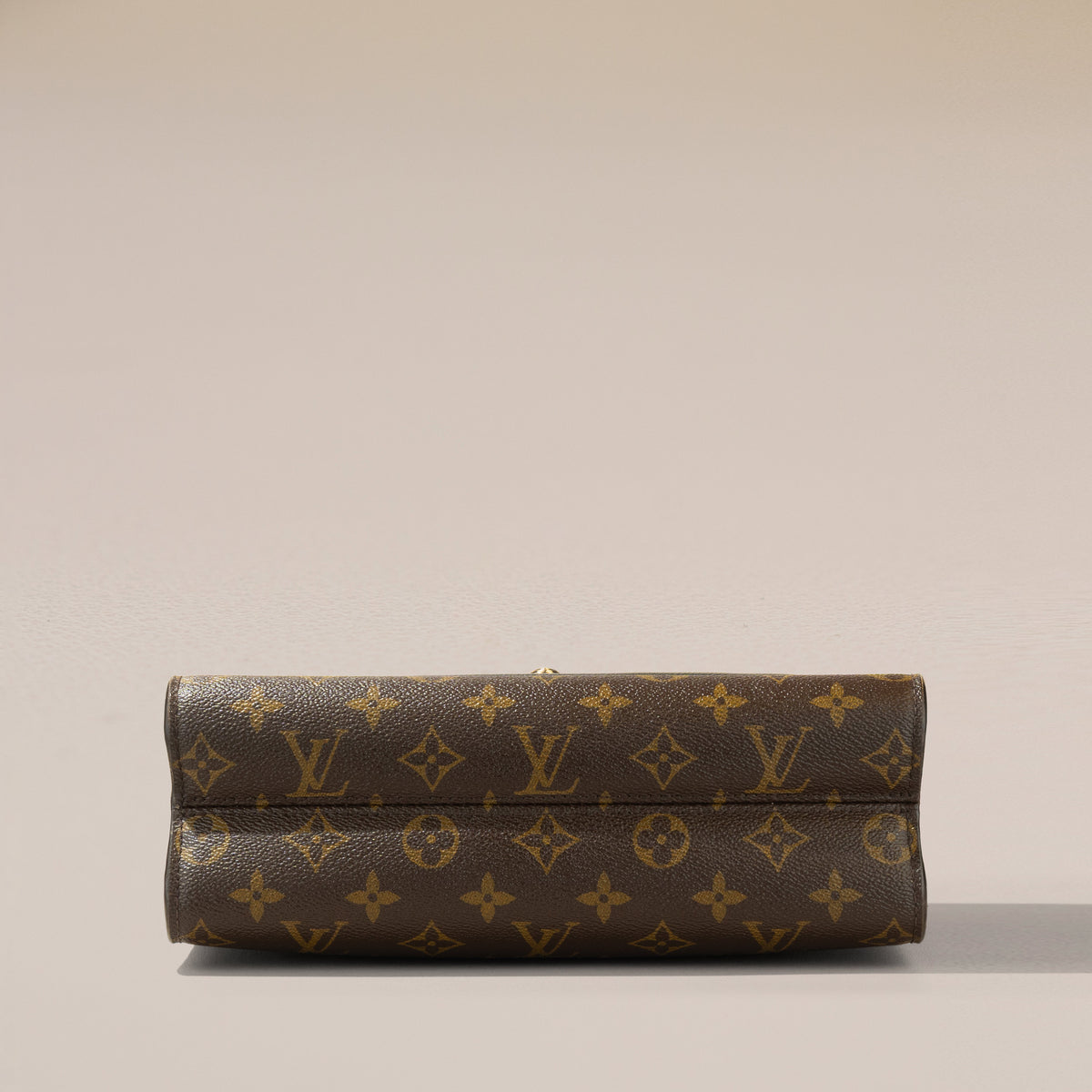 Louis Vuitton Victoire, Monogram and Black Leather — base